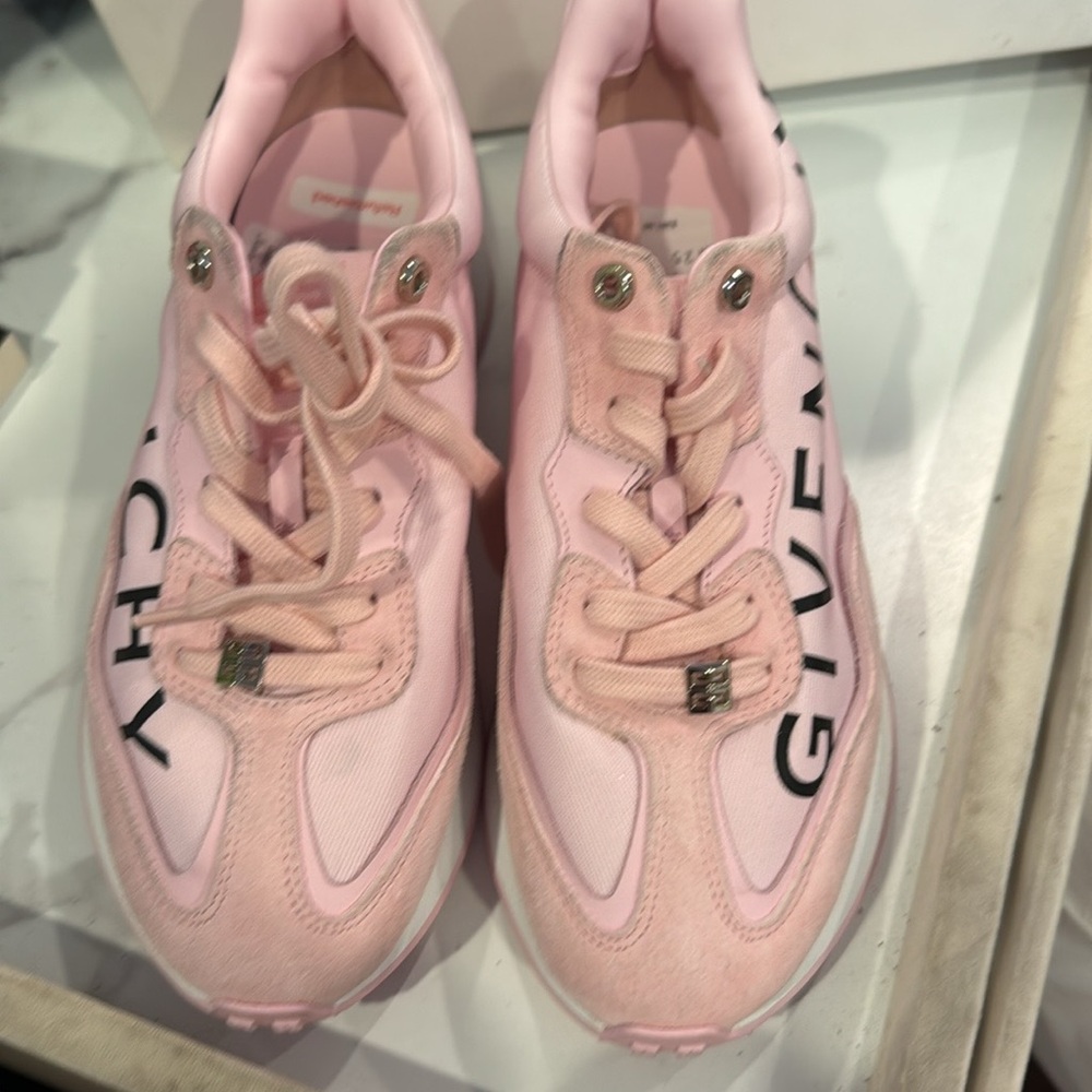 NWT Givenchy pink sneakers a size 8.5 - Picture 3 of 6